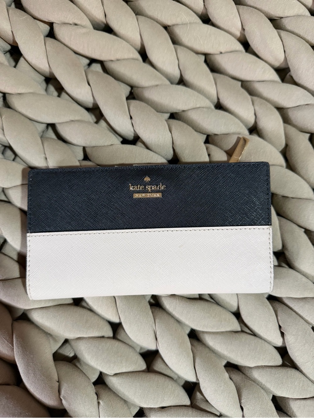 kate spade two-tone black and white zip wallet